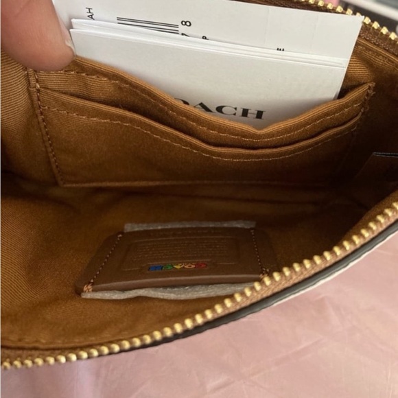 Coach Wristlet - 2021 Rainbow Skate, White Pebbled Leather - NWT retails $80 - Picture 7 of 9